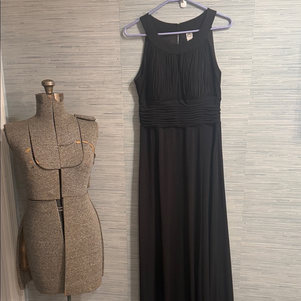 Signature by Sangria Classic Black Sleeveless Maxi Dress